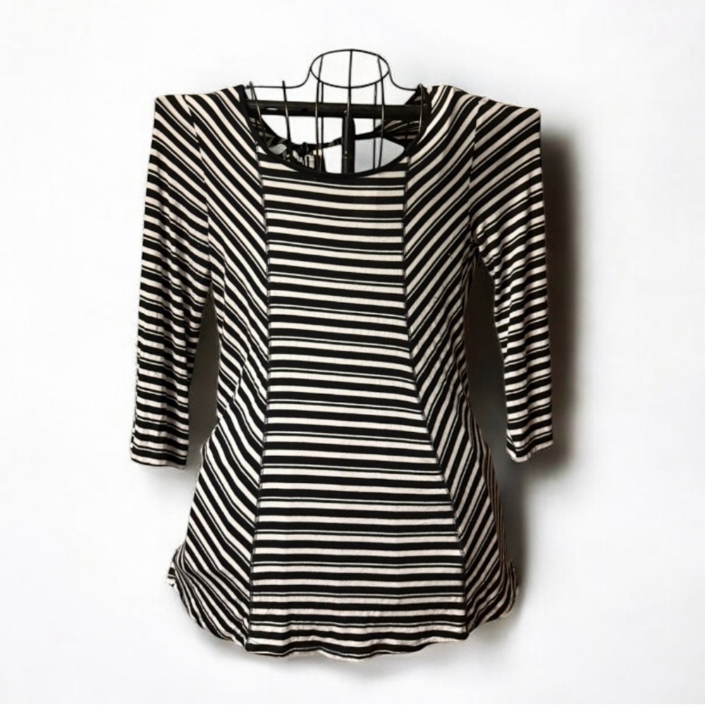 Cable & Gauge ~ Women’s ~ Top ~ Medium ~ Blouse ~ Black & White ~ Striped